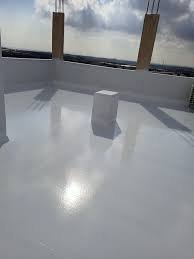 الفوم يعزل الحرارة والبرودة بفعالية، مما يساهم في الحفاظ على درجات حرارة مستقرة.