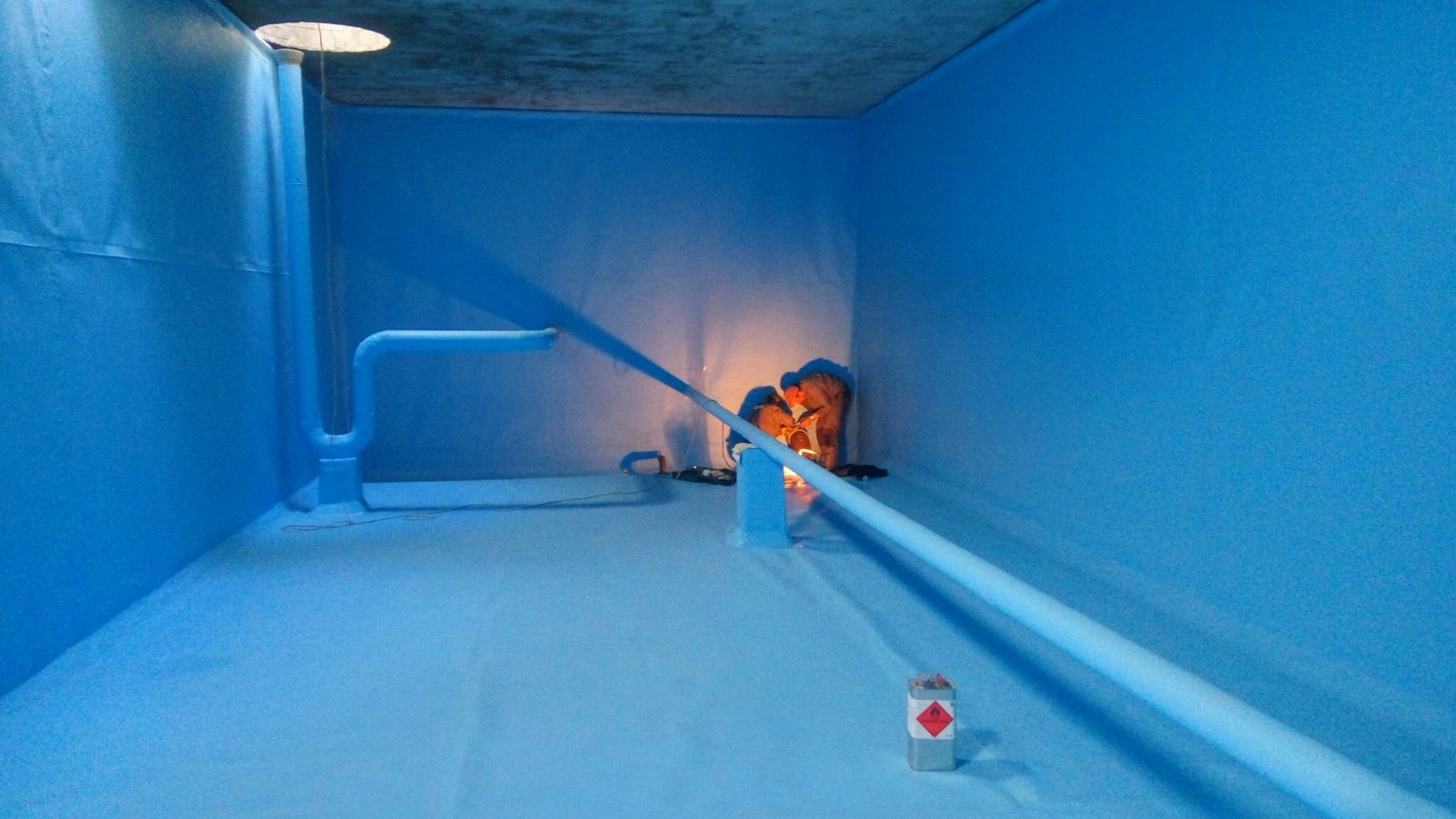 عازل خزانات