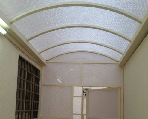 مظلات لكسان