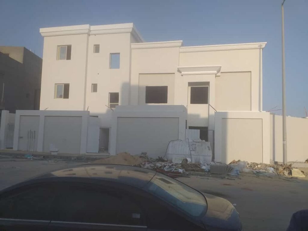 يساهم ترميم المنازل في تحسين مظهرها وزيادة قيمتها العقارية بشكل ملحوظ.